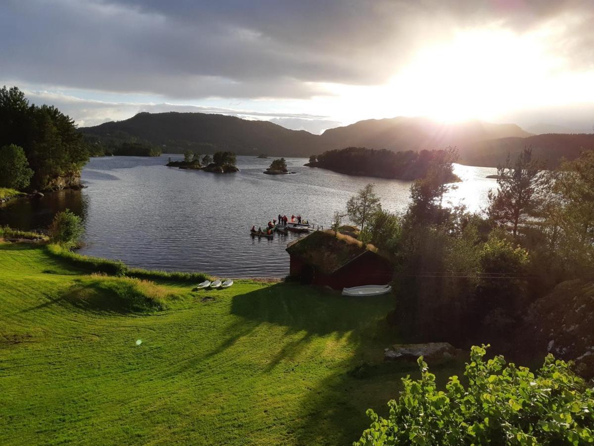 Teigen Leirstad, feriehus og hytter Eikefjord Exterior foto